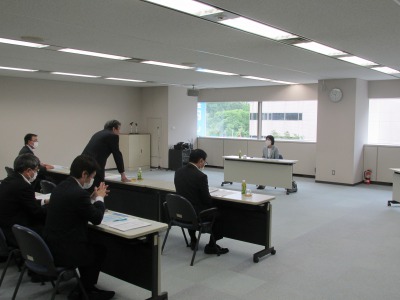 高橋はるみ参議院議員との意見交換を、荒尾会長、宮崎副会長が実施